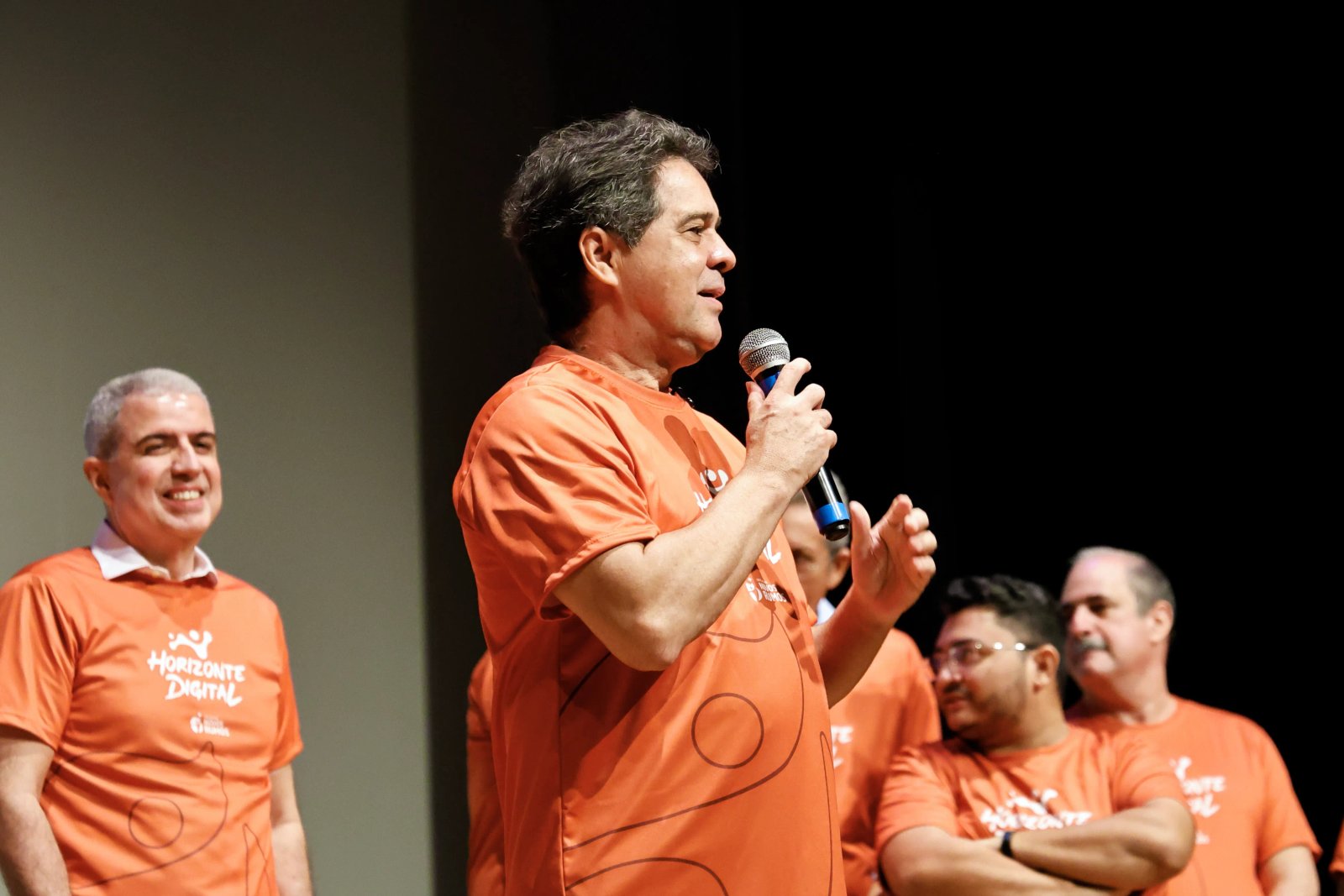 Prefeito Evandro discursando 